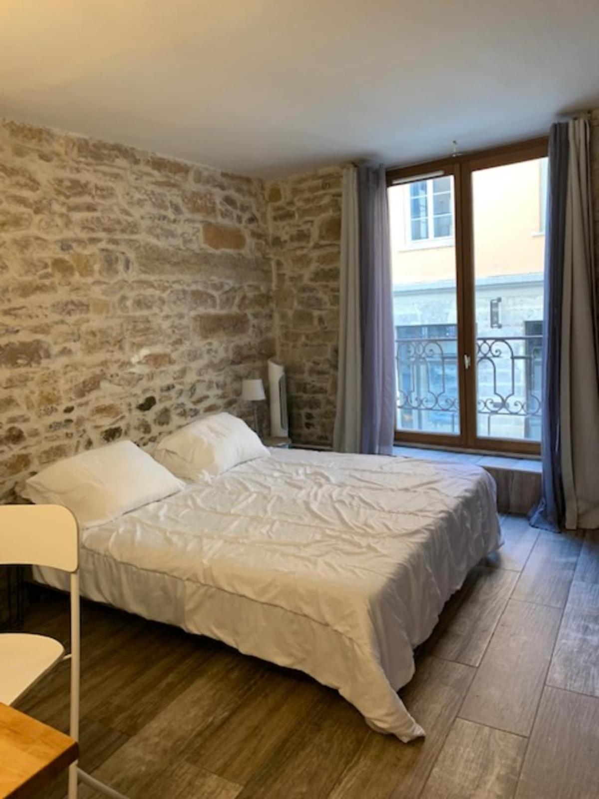 Studio With Exposed Stone Vieux Lyon Exterior foto