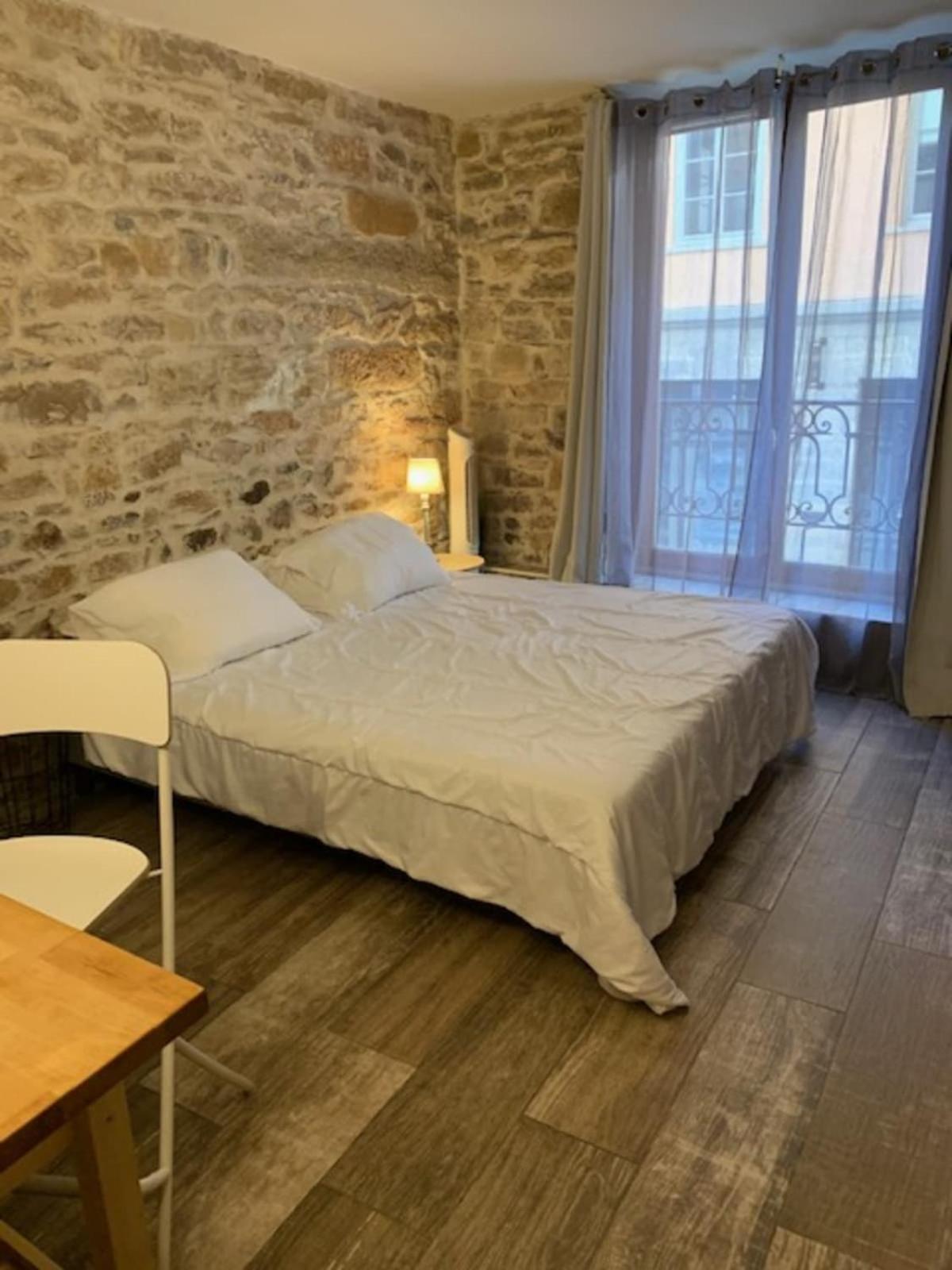 Studio With Exposed Stone Vieux Lyon Exterior foto